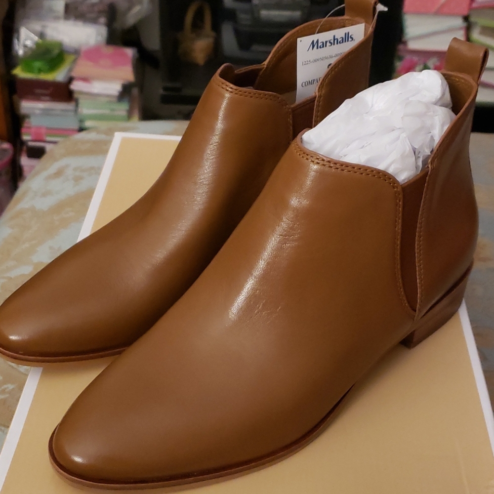 Ladies Leather Brandy MK Bootie Size 9M